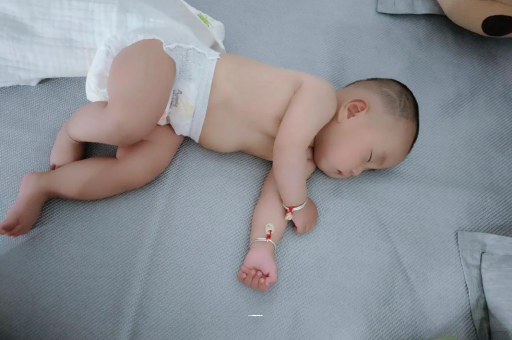 文山没满月的宝宝